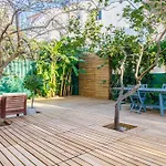 Center Family With Courtyard *