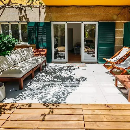 Center Family With Courtyard *