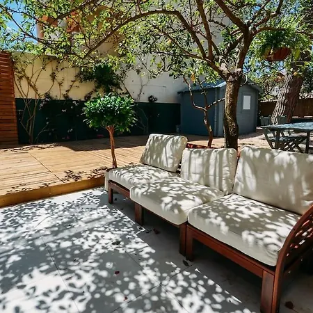 Center Family With Courtyard Apartmán